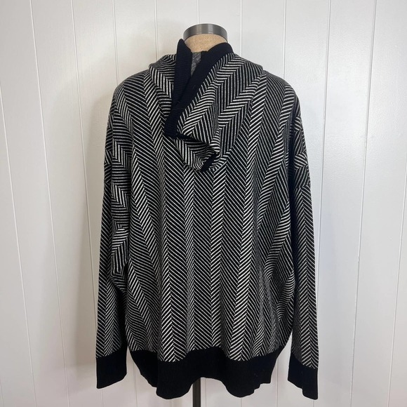 Joie Black and White Hooded Chevron Design Pullover Sweater SZ 3X - Picture 5 of 7